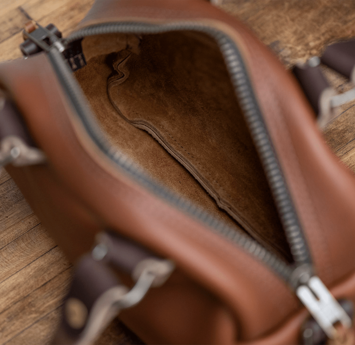 HOFFMAN LEATHER CROSSBODY BAG - INDIGO BISON