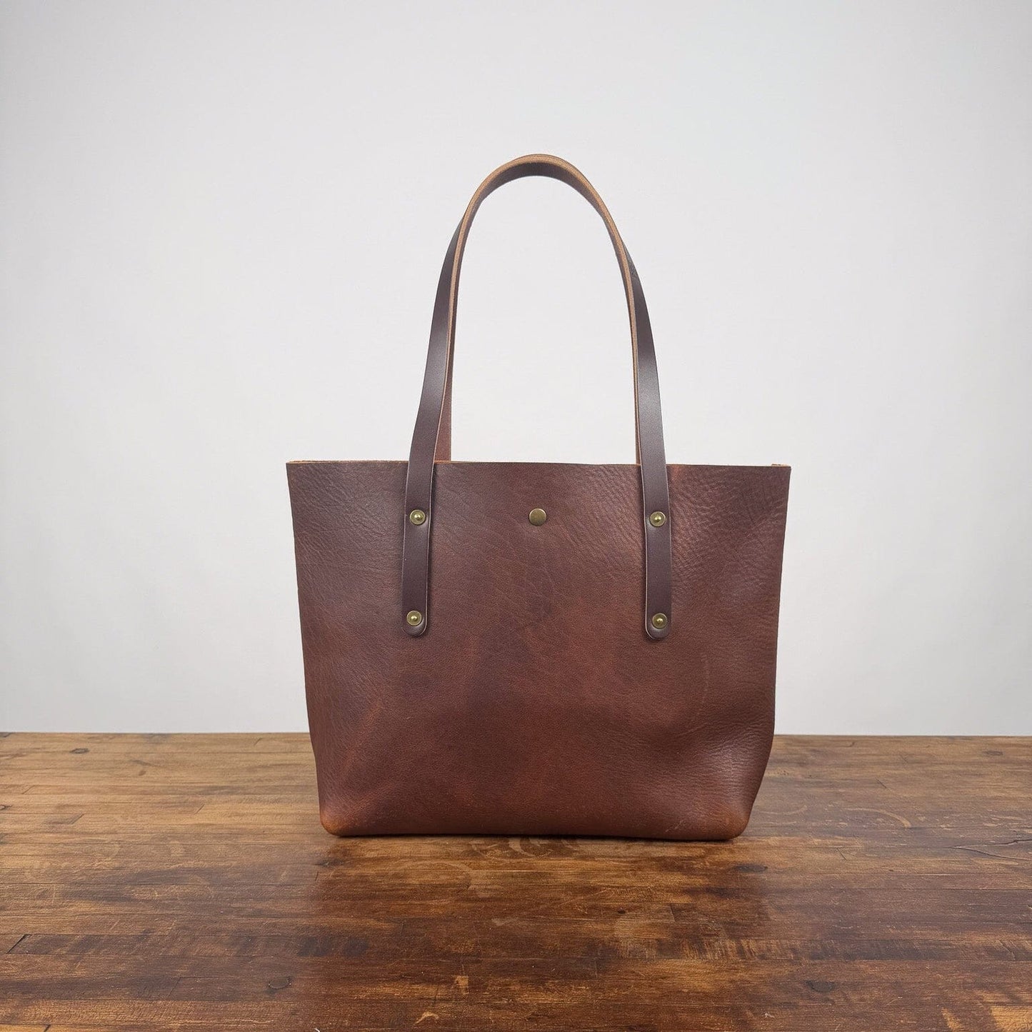 AVERY LEATHER TOTE BAG - MEDIUM - SADDLE - CENTER SNAP - RANGE MARKS- IN STOCK