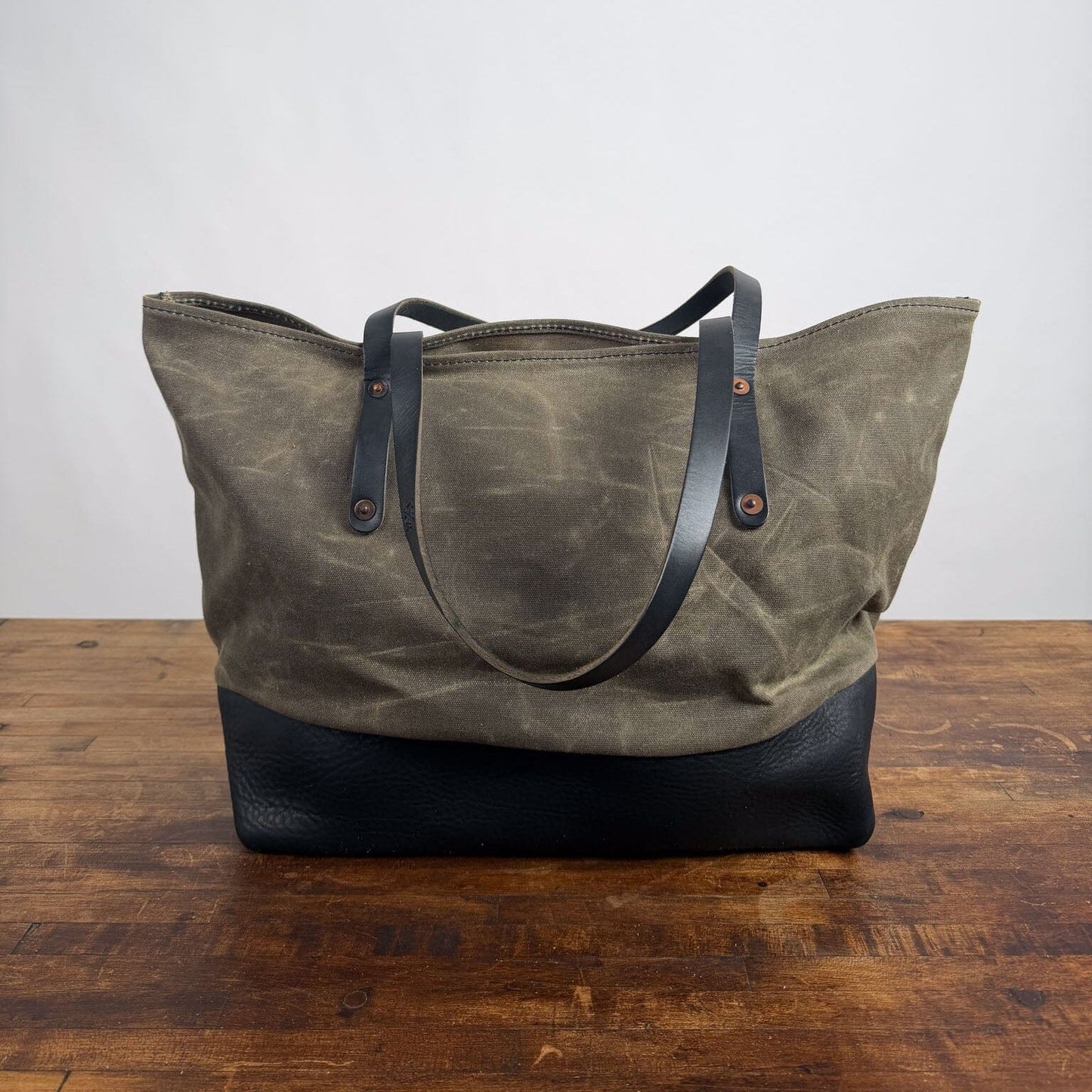 AVERY WAXED CANVAS TOTE BAG - LARGE - FIELD TAN - BLACK LEATHER - FRONT POCKET - HIDDEN SNAPS - NEARLY PERFECT - IN STOCK