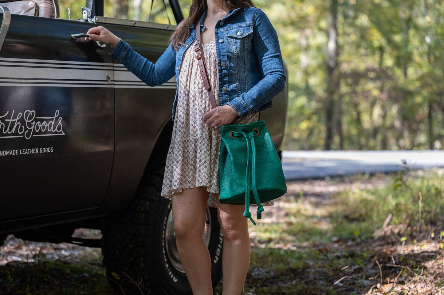 LEATHER BUCKET BAG - LARGE - PINE GREEN BISON
