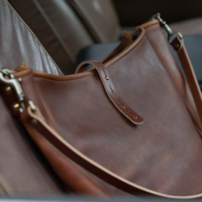 CELESTE LEATHER HOBO BAG - MEDIUM - RAVEN