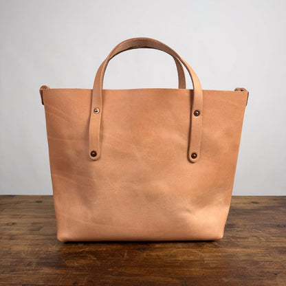 AVERY LEATHER TOTE BAG - MEDIUM - NATURAL VEG TAN - LARGE FRONT POCKET - D-RINGS - 5" HANDLES - 2 LOOSE POCKETS - NEARLY PERFECT - IN STOCK