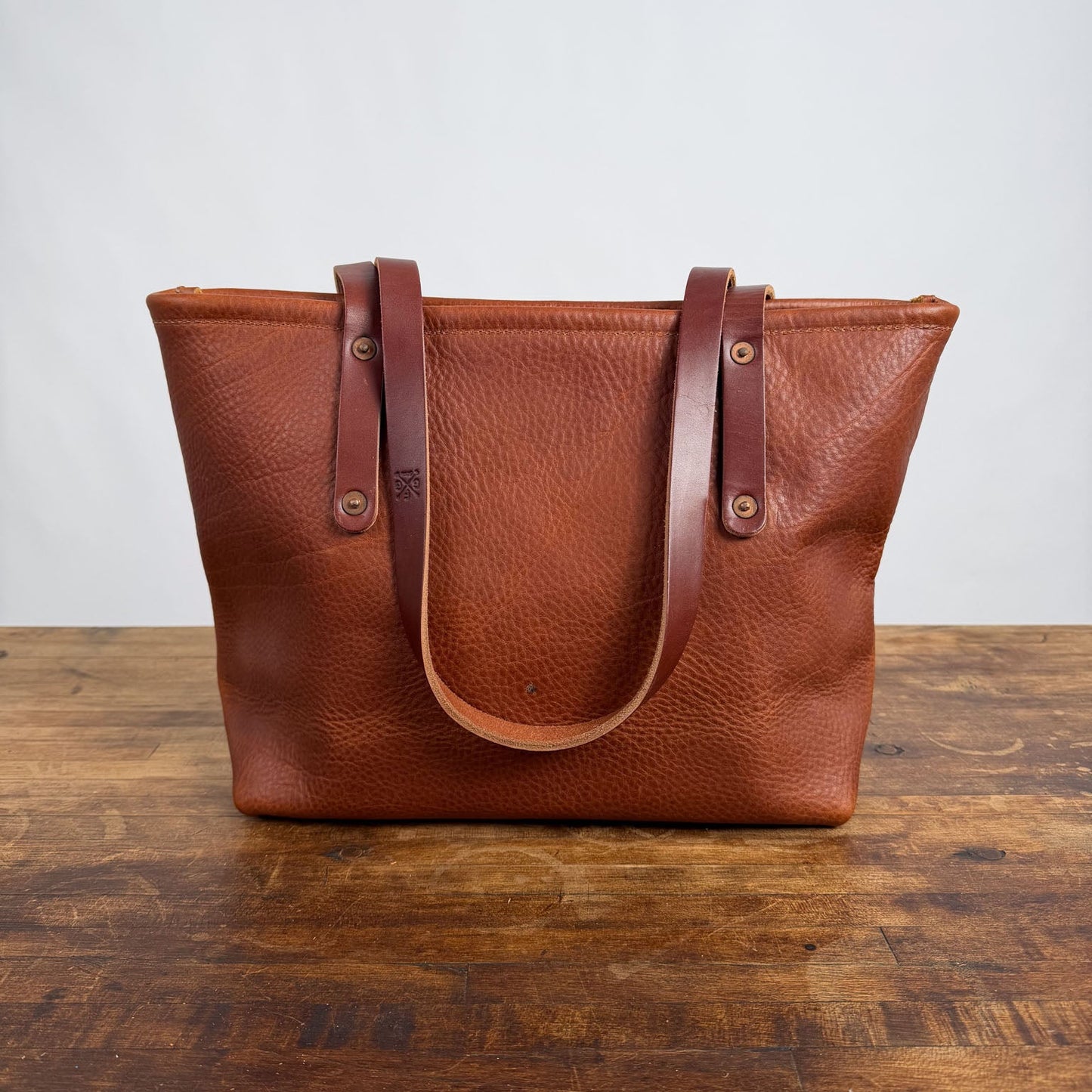 AVERY LEATHER TOTE BAG - MEDIUM  - SADDLE - SMALL FRONT POCKET - ZIPPER - NEARLY PERFECT - IN STOCK