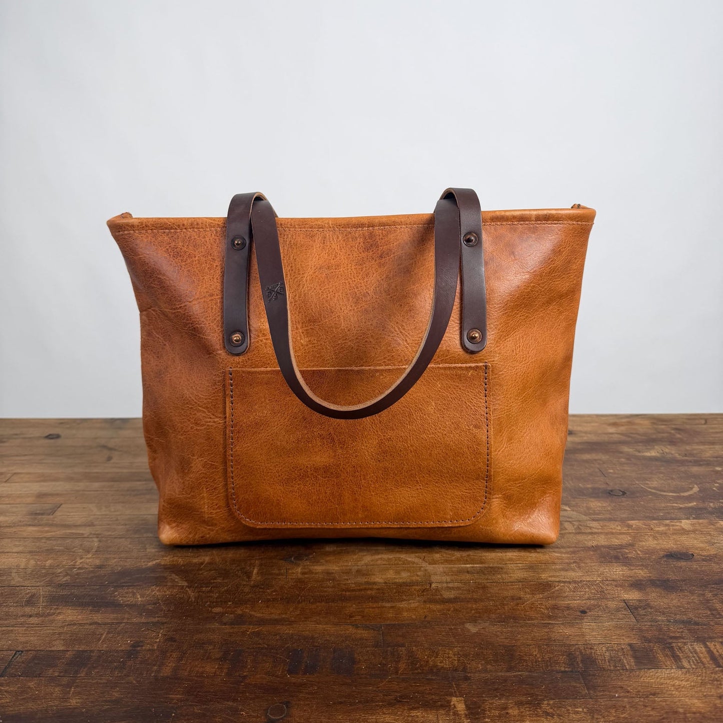 AVERY LEATHER TOTE BAG - MEDIUM - PEANUT BISON - ZIPPER - FRONT POCKET - NEARLY PERFECT - IN STOCK