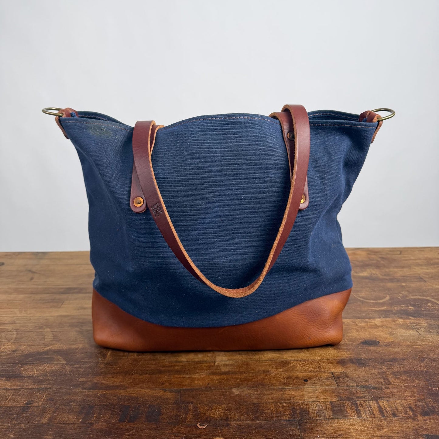 AVERY WAXED CANVAS TOTE BAG - MEDIUM - NAVY - SADDLE LEATHER - D-RINGS - NEARLY PERFECT - IN STOCK