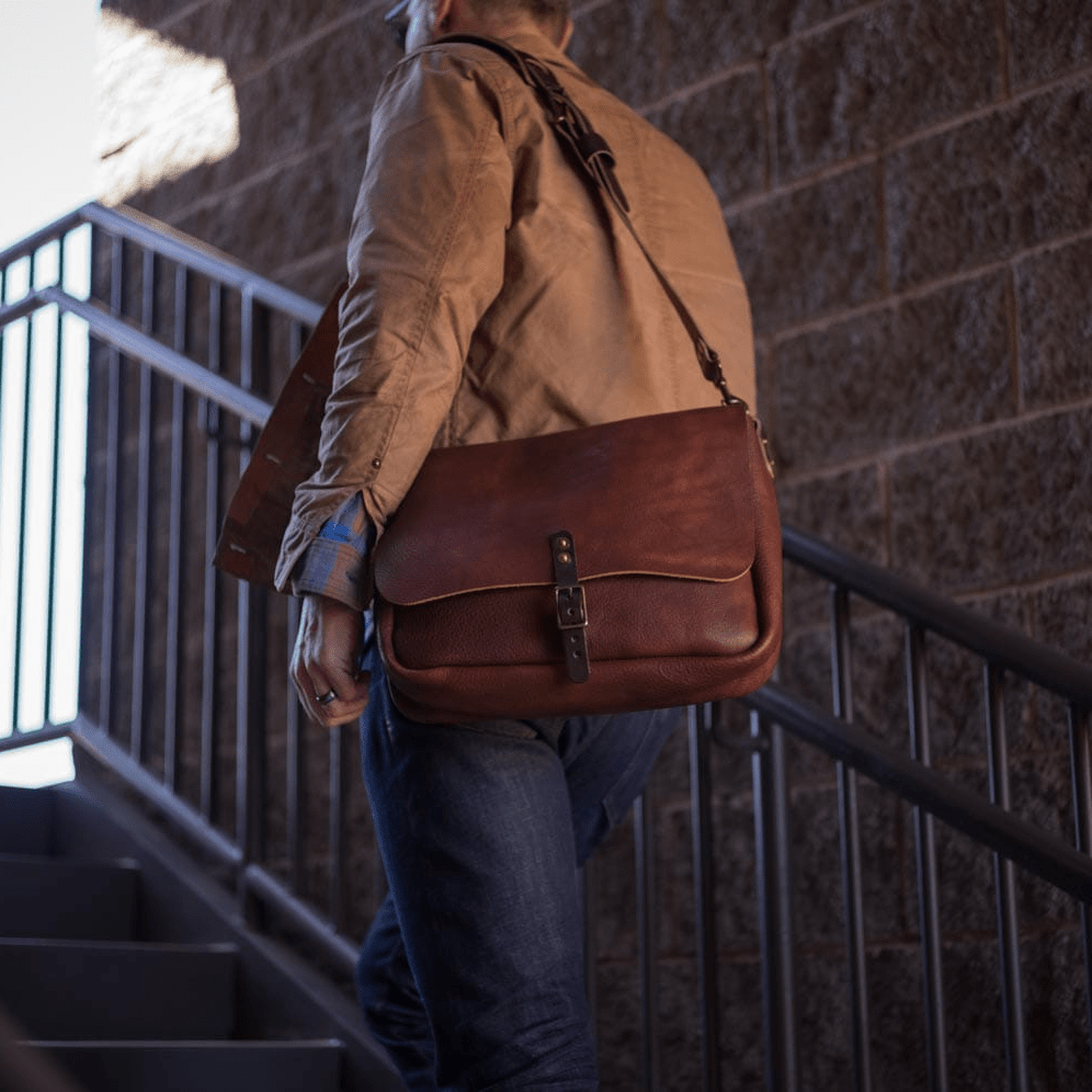 STEPHEN LEATHER MESSENGER BAG - SMALL