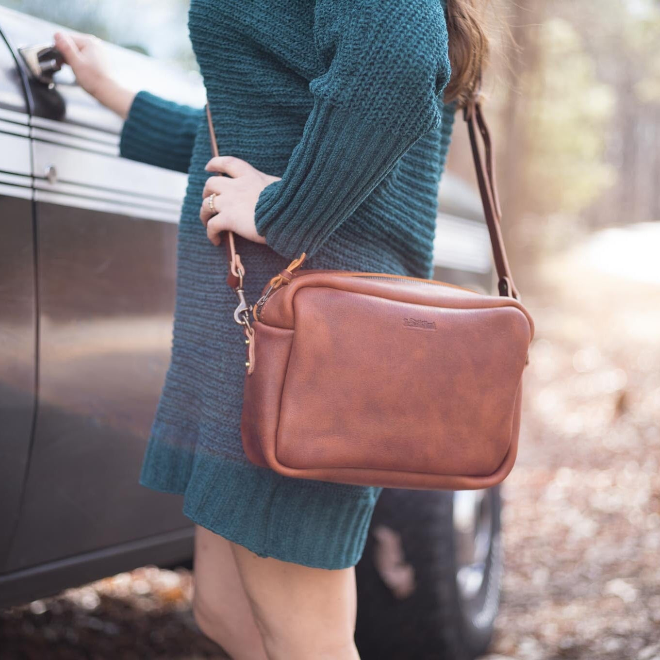 SARAH LEATHER CROSSBODY - MEDIUM - SADDLE
