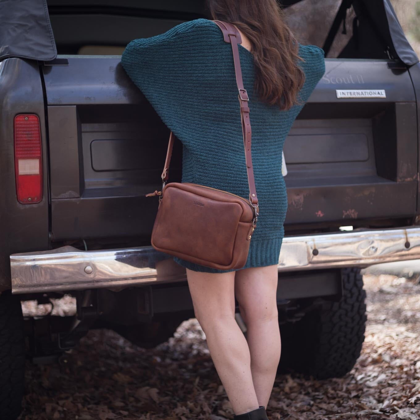 SARAH LEATHER CROSSBODY - MEDIUM - SADDLE
