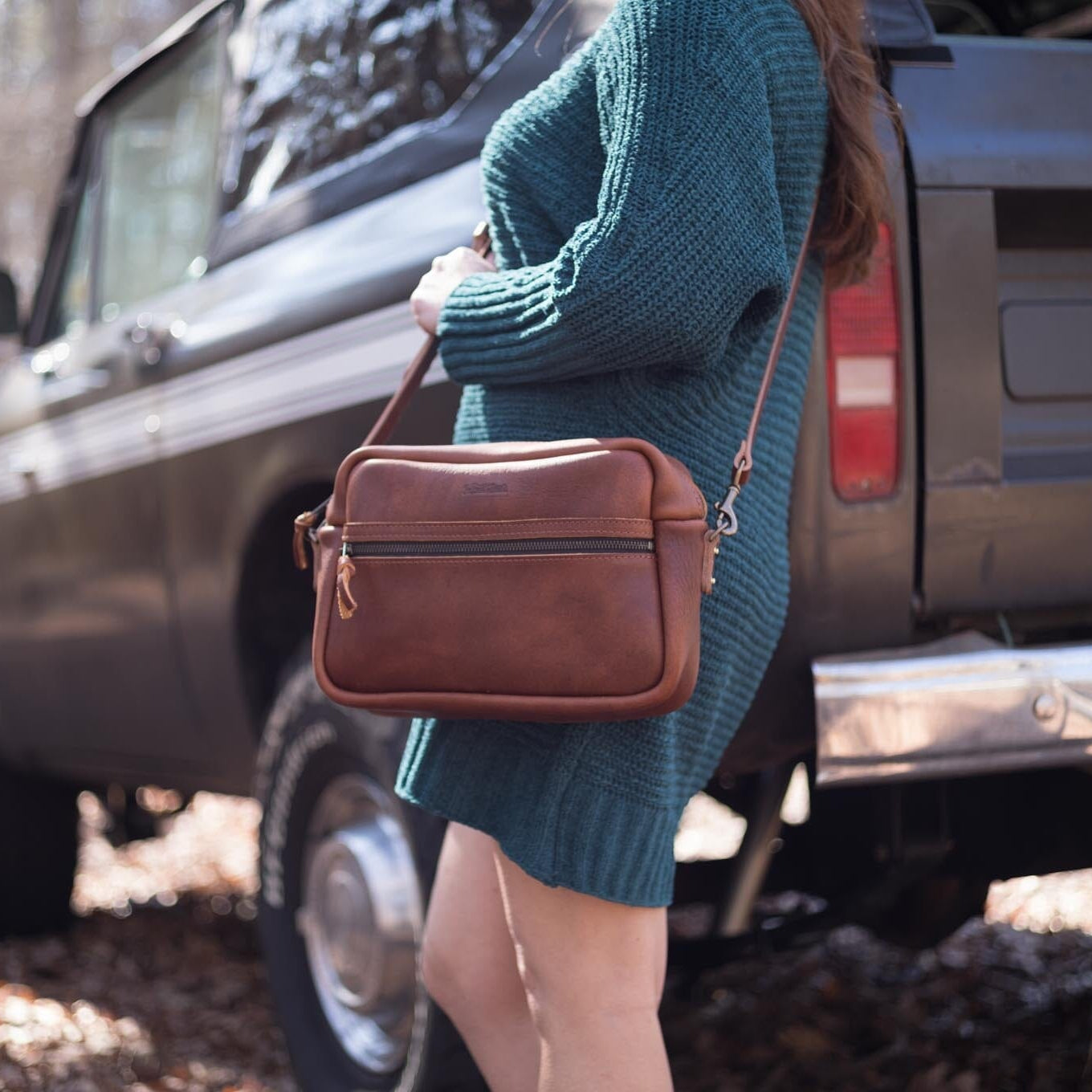 SARAH LEATHER CROSSBODY - MEDIUM - WINE BISON