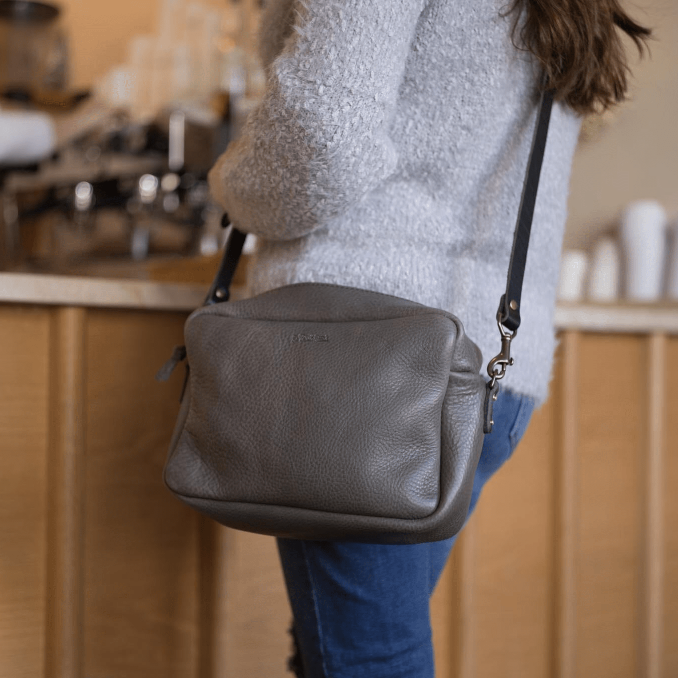 SARAH LEATHER CROSSBODY - MEDIUM - LEAD GRAY