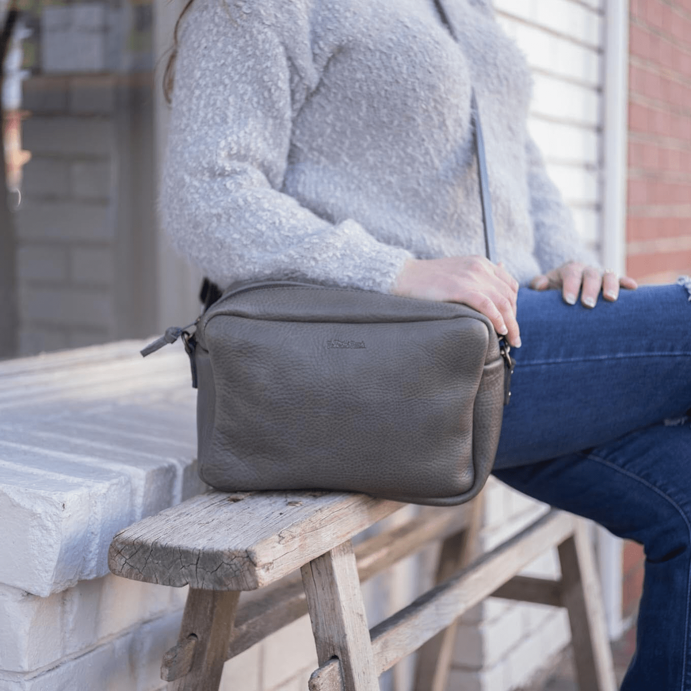 SARAH LEATHER CROSSBODY - MEDIUM - LEAD GRAY