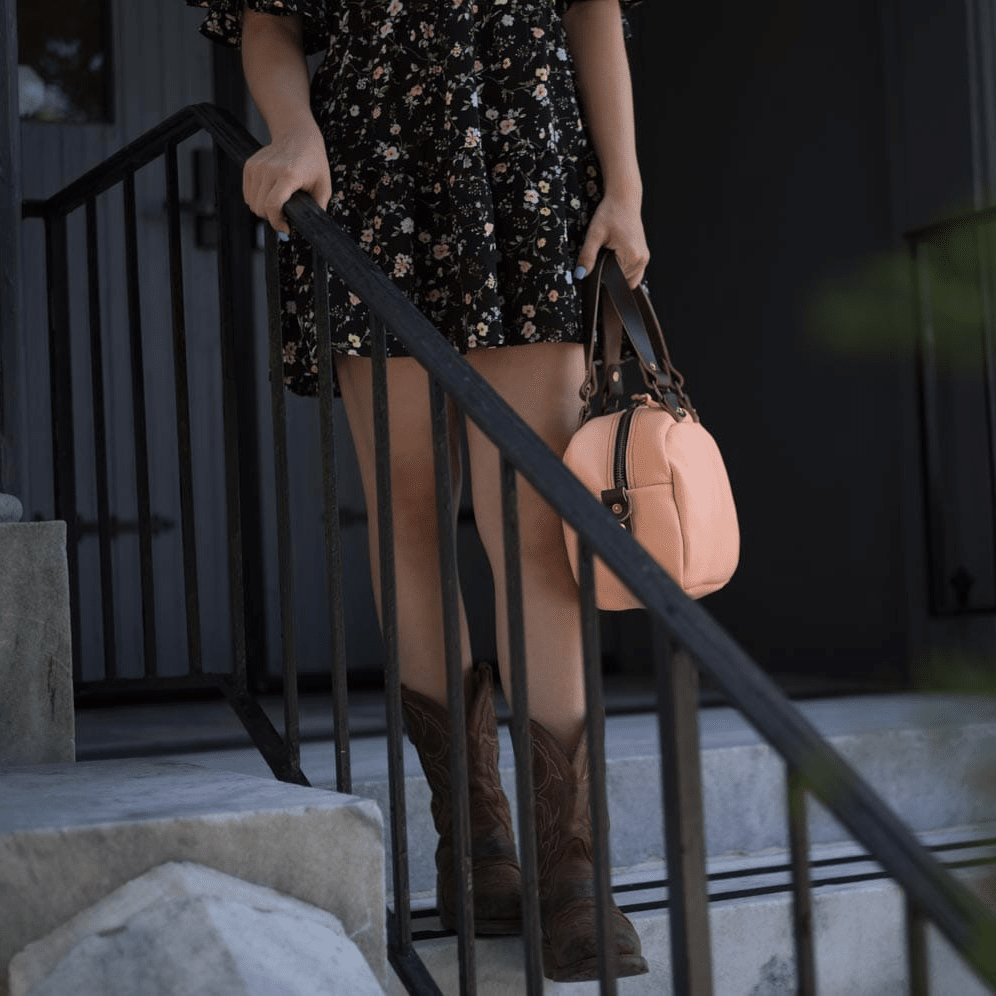 HOFFMAN LEATHER CROSSBODY BAG - PEACH FUZZ