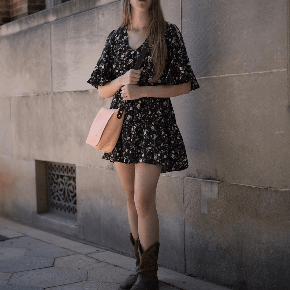 KINDLE LEATHER SATCHEL - PEACH FUZZ