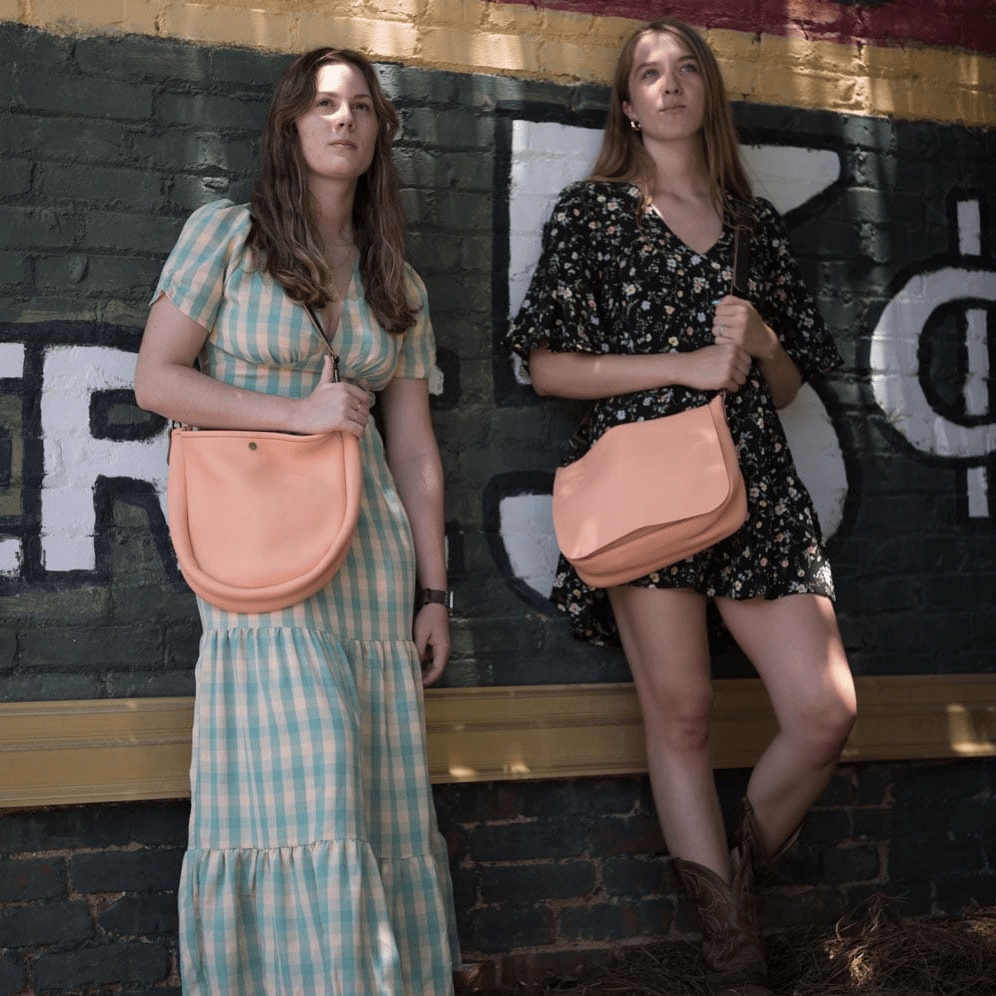 KINDLE LEATHER SATCHEL - PEACH FUZZ