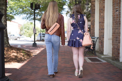 LEATHER BUCKET BAG - MEDIUM - PEACH FUZZ