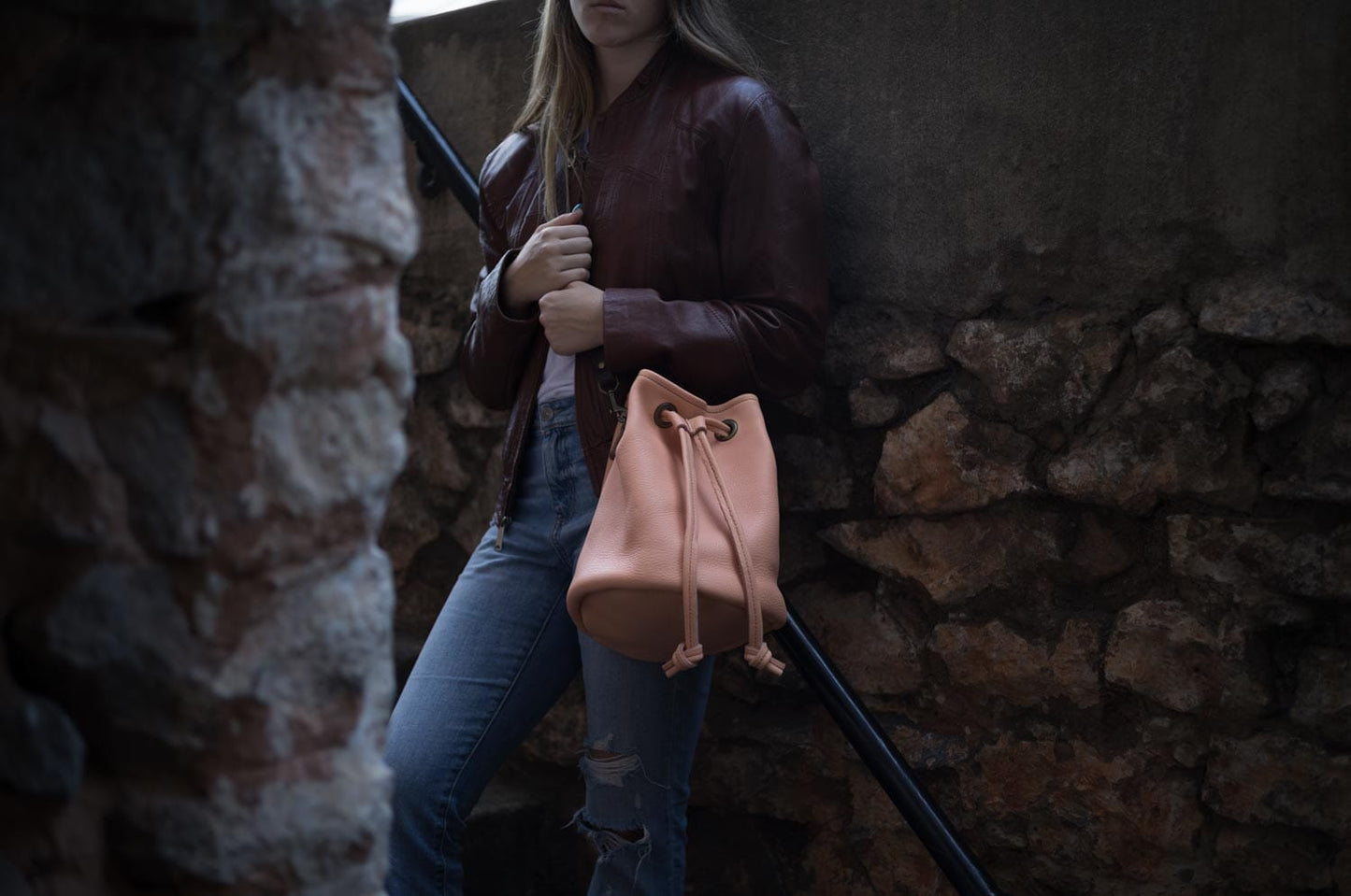 LEATHER BUCKET BAG - LARGE - PEACH FUZZ