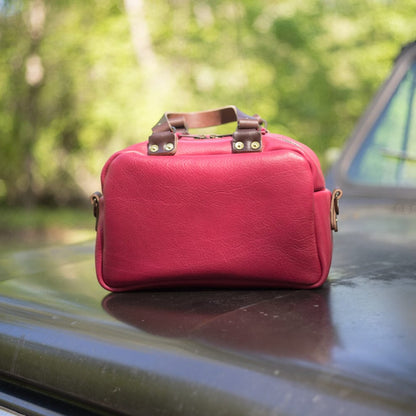 HOFFMAN LEATHER CROSSBODY BAG - FUCHSIA