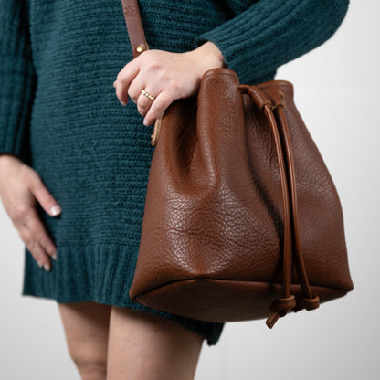 ABBY LEATHER BUCKET BAG - OLIVE