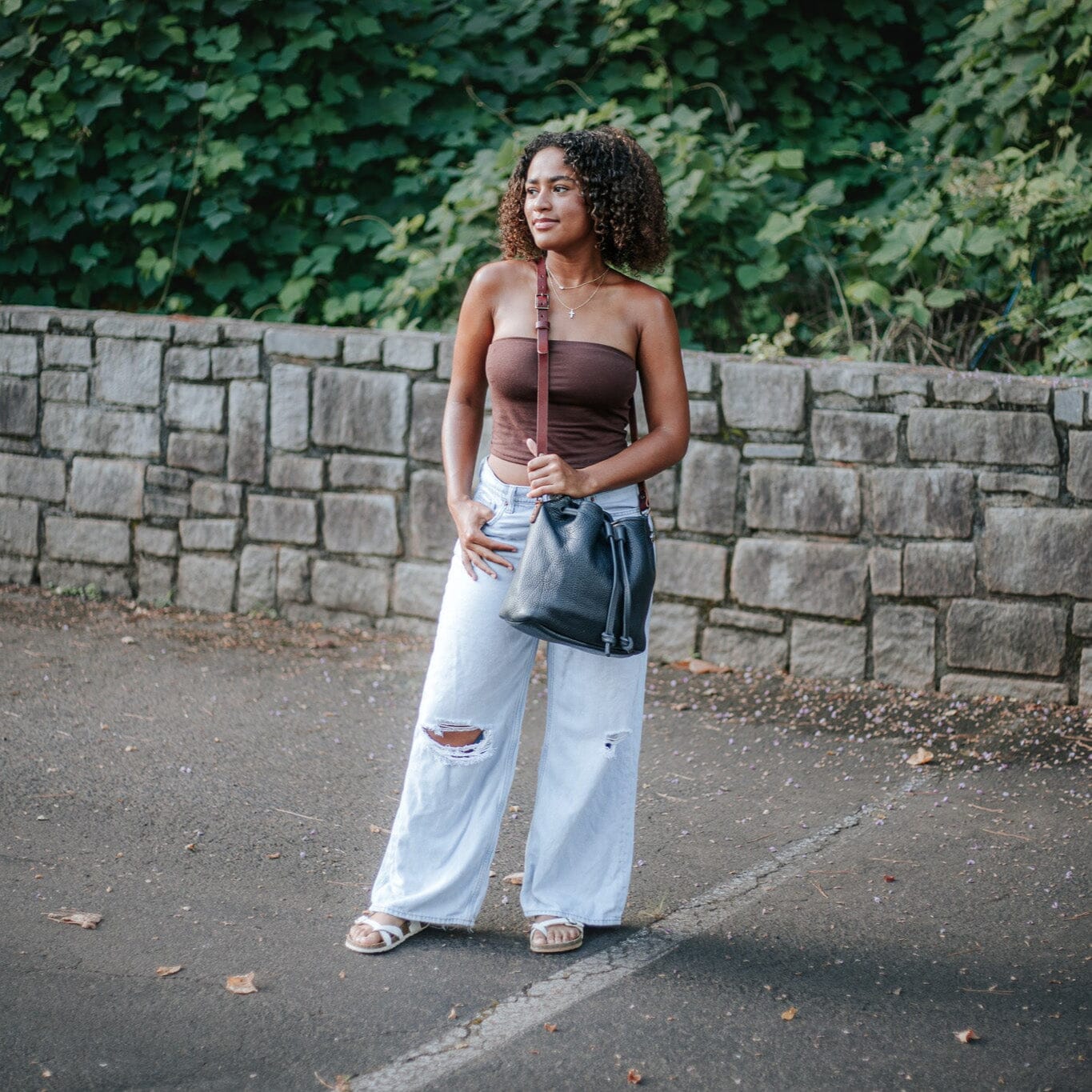 ABBY LEATHER BUCKET BAG - NAVY