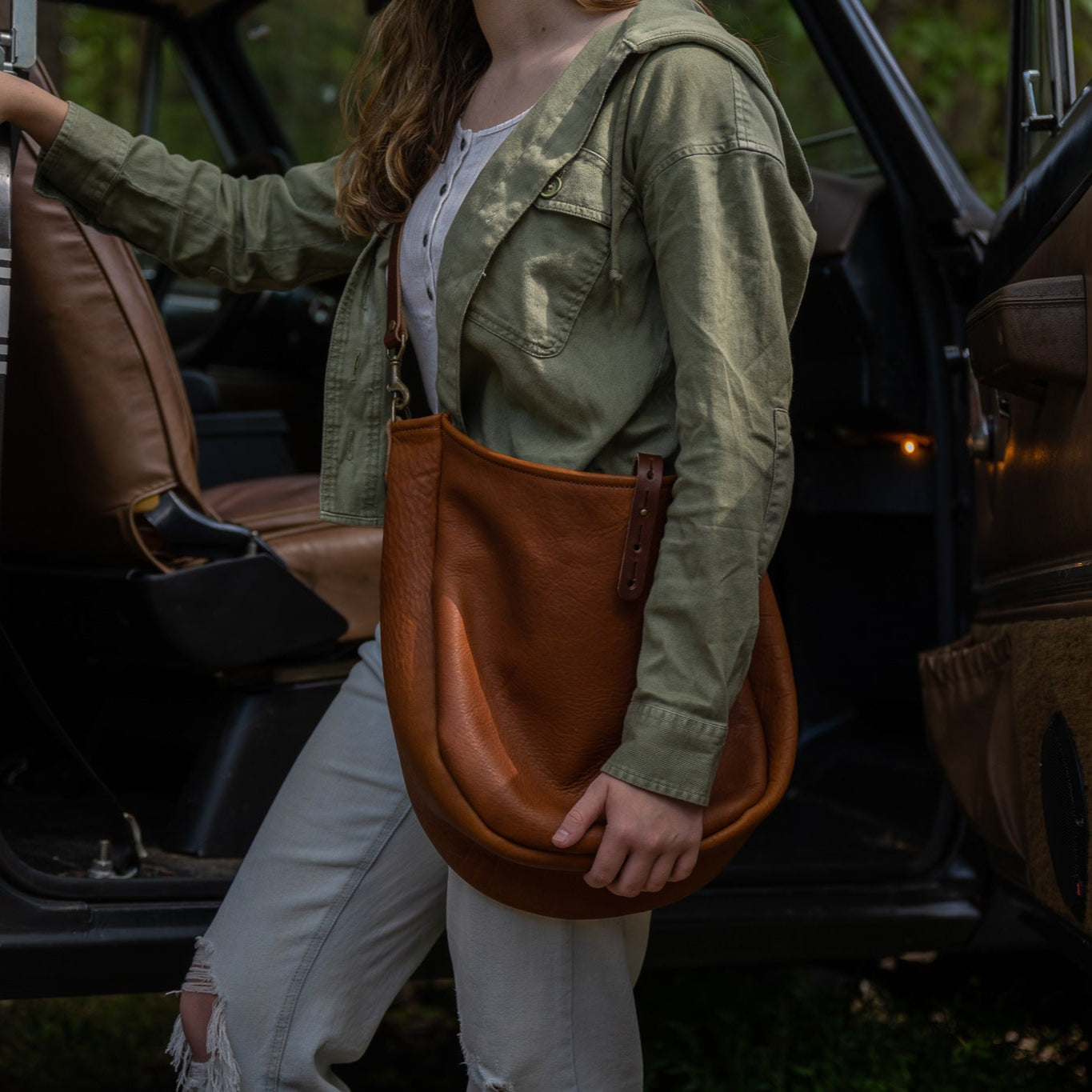 CELESTE LEATHER HOBO BAG - LARGE - SADDLE