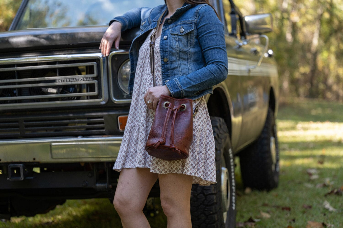 LEATHER BUCKET BAG - SMALL - REDWOOD BISON
